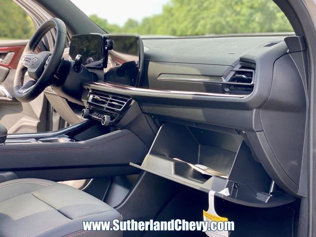 new 2025 Chevrolet Traverse car