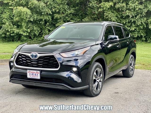 used 2022 Toyota Highlander Hybrid car, priced at $37,568