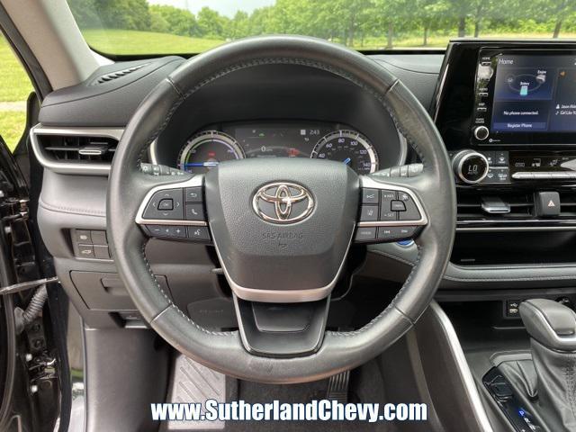 used 2022 Toyota Highlander Hybrid car, priced at $37,568