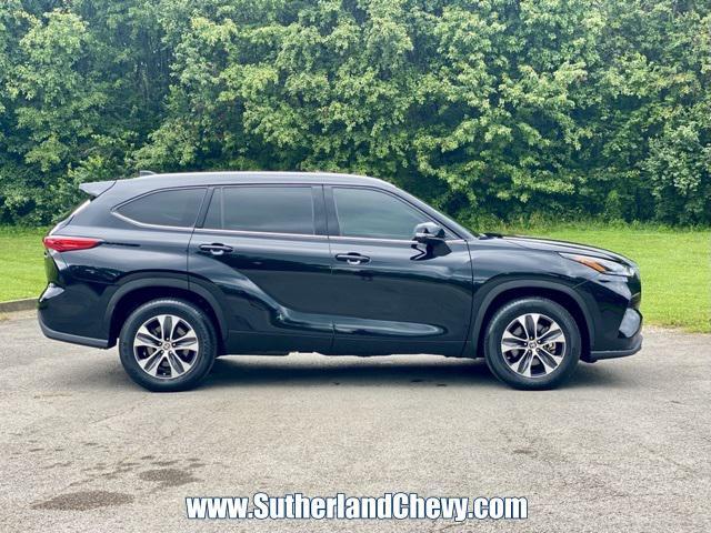 used 2022 Toyota Highlander Hybrid car, priced at $37,568