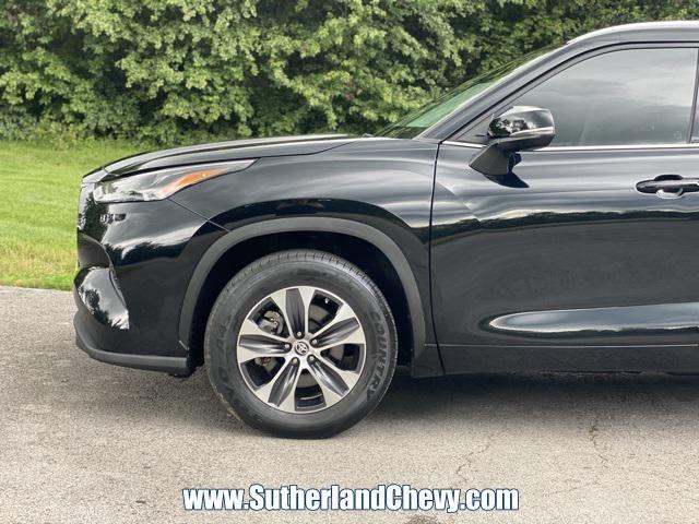 used 2022 Toyota Highlander Hybrid car, priced at $37,568