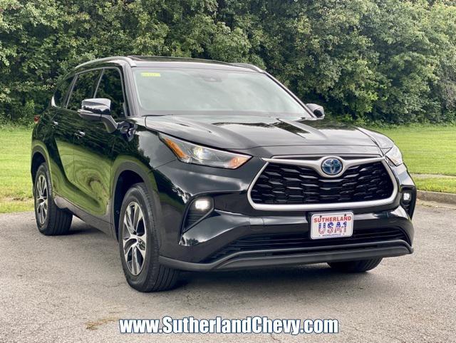 used 2022 Toyota Highlander Hybrid car, priced at $37,568
