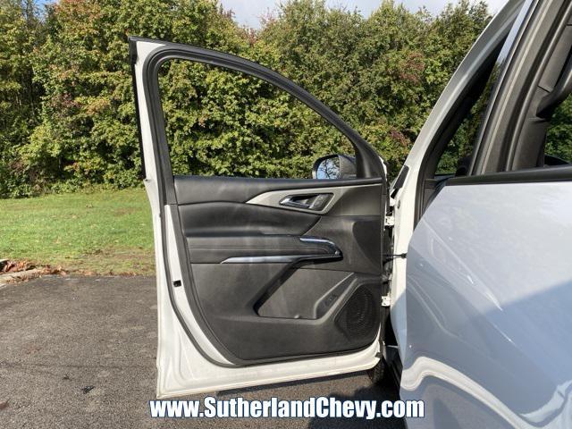 used 2024 Chevrolet Traverse car, priced at $35,978