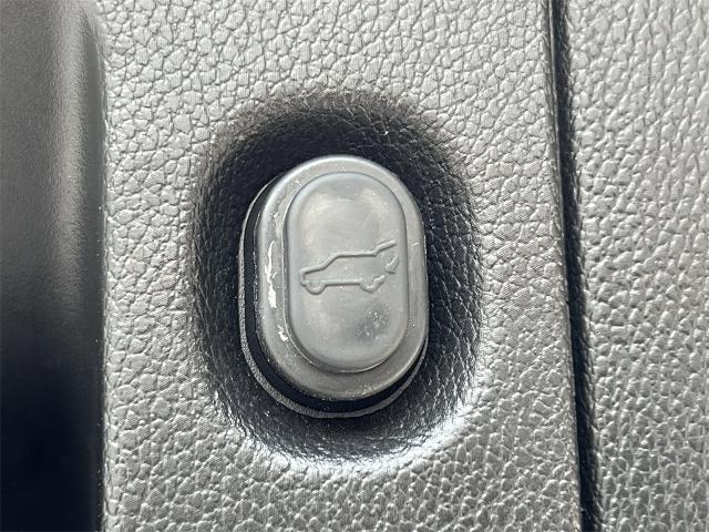 used 2018 Chevrolet Suburban car, priced at $22,809
