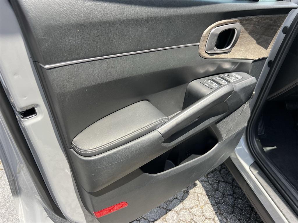 used 2023 Kia Sorento car, priced at $26,979