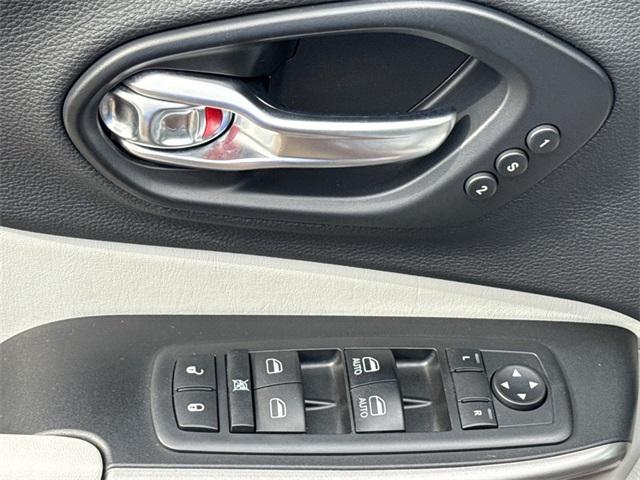 used 2019 Jeep Cherokee car, priced at $16,197