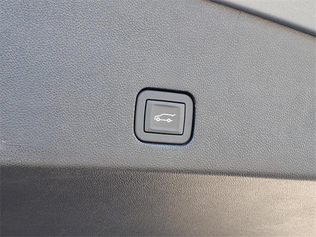 used 2025 Cadillac XT6 car, priced at $42,250