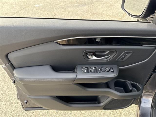 used 2025 Honda Pilot car, priced at $37,261