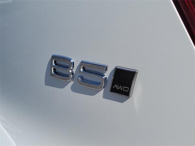 new 2025 Volvo XC40 car, priced at $43,045