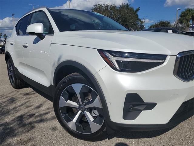 new 2025 Volvo XC40 car, priced at $47,020