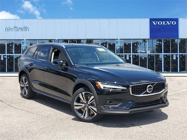 new 2024 Volvo V60 Cross Country car, priced at $54,135