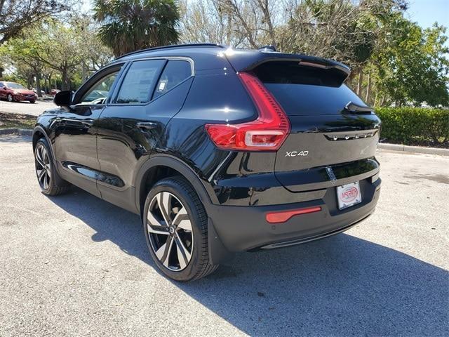 new 2024 Volvo XC40 car, priced at $50,325