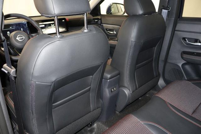 new 2025 Nissan Kicks car, priced at $29,318