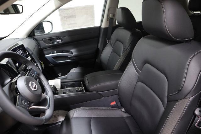 new 2025 Nissan Pathfinder car, priced at $45,014