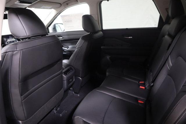 new 2025 Nissan Pathfinder car, priced at $45,014