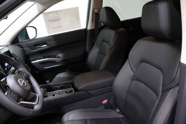 new 2025 Nissan Pathfinder car, priced at $45,000