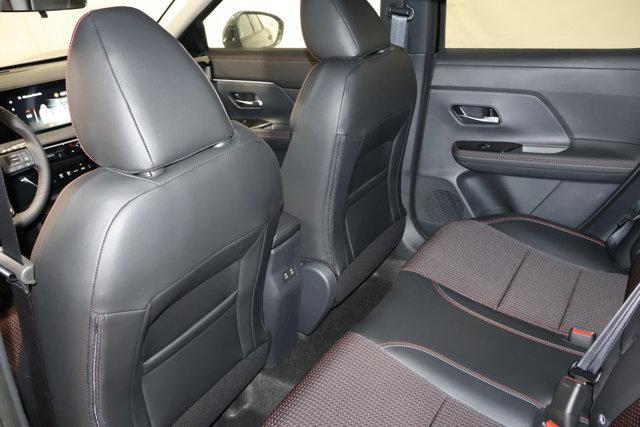 new 2025 Nissan Kicks car, priced at $29,318