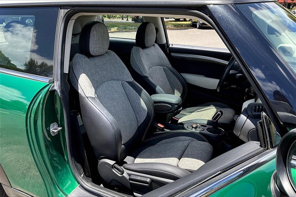 used 2021 MINI SE Hardtop car, priced at $22,995