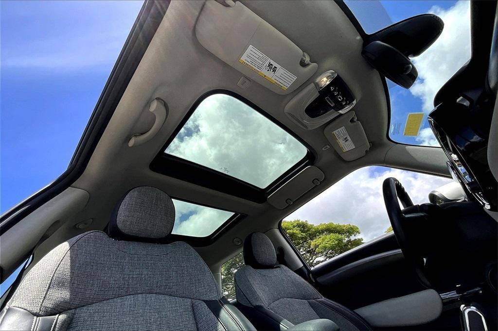 used 2021 MINI SE Hardtop car, priced at $22,995