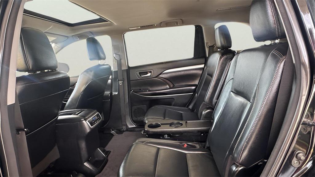 used 2018 Toyota Highlander car, priced at $18,800