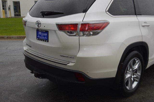 used 2015 Toyota Highlander car, priced at $14,998