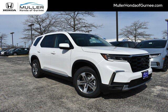 new 2025 Honda Pilot car, priced at $44,700