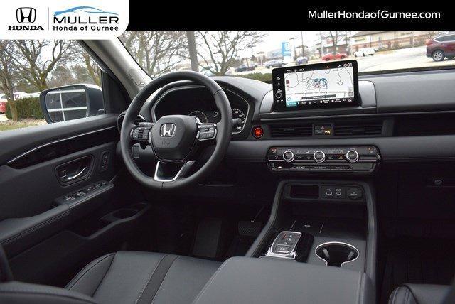 new 2025 Honda Pilot car, priced at $48,658