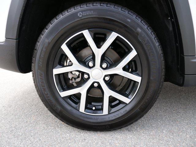 used 2024 Jeep Grand Cherokee car, priced at $43,900