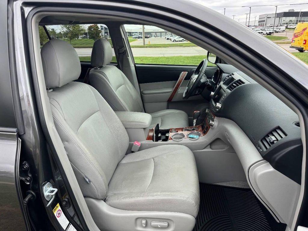 used 2009 Toyota Highlander car, priced at $14,995