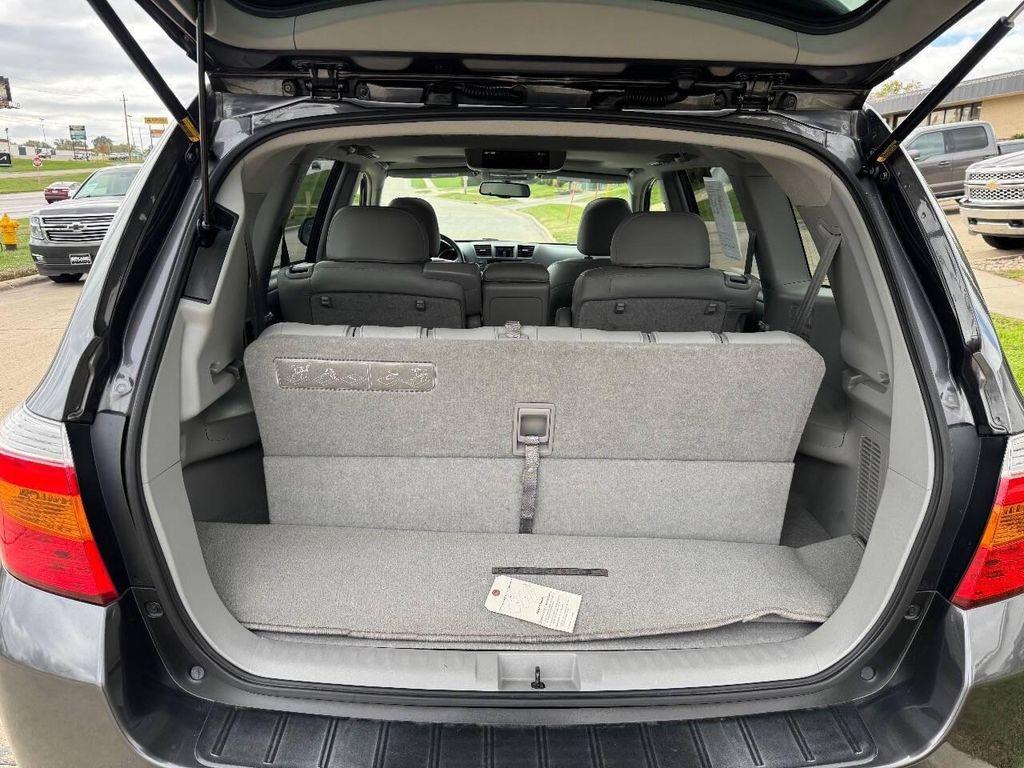 used 2009 Toyota Highlander car, priced at $14,995