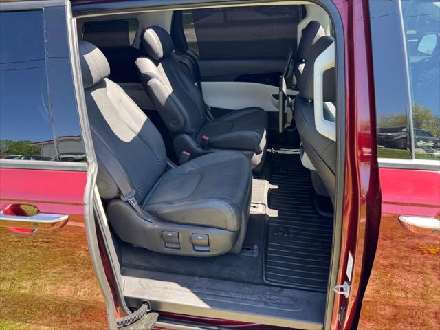 used 2023 Kia Carnival car, priced at $41,900