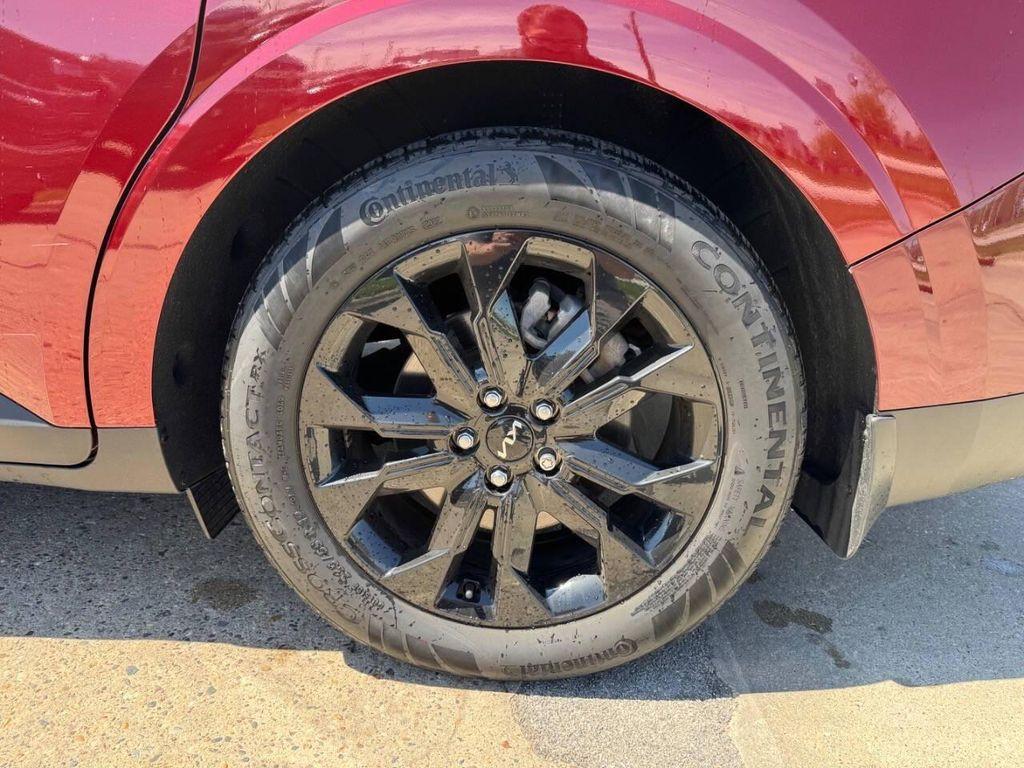 used 2023 Kia Carnival car, priced at $40,900