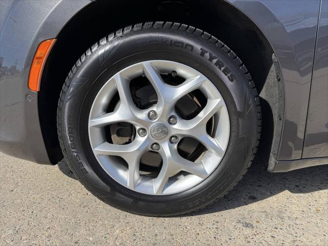 used 2018 Chrysler Pacifica car, priced at $16,995