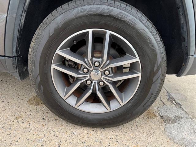 used 2017 Jeep Grand Cherokee car, priced at $13,950