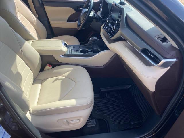 used 2021 Toyota Highlander Hybrid car, priced at $34,950