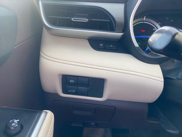 used 2021 Toyota Highlander Hybrid car, priced at $34,950