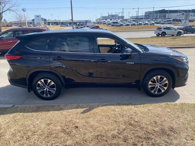 used 2021 Toyota Highlander Hybrid car, priced at $34,950