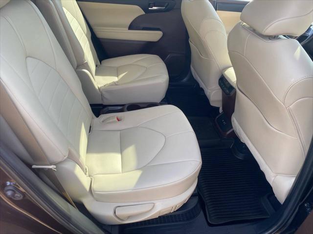 used 2021 Toyota Highlander Hybrid car, priced at $34,950