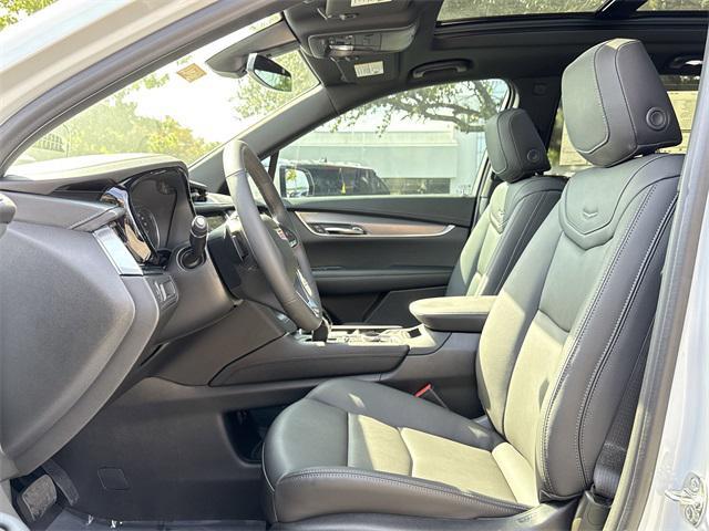 new 2025 Cadillac XT6 car, priced at $52,210