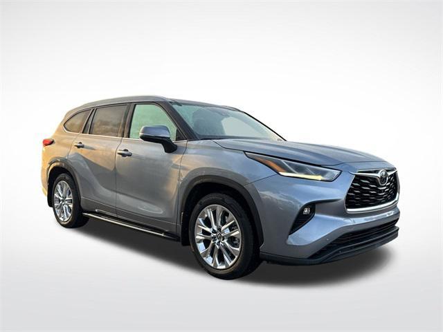 used 2021 Toyota Highlander car, priced at $35,650