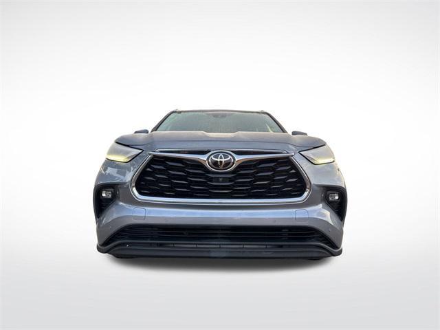 used 2021 Toyota Highlander car, priced at $35,650