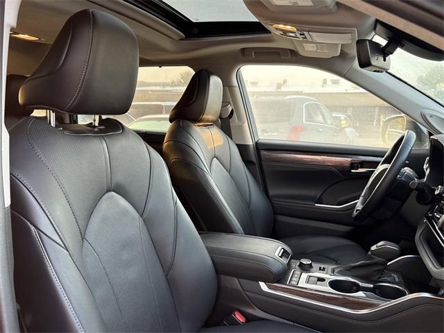 used 2021 Toyota Highlander car, priced at $35,650