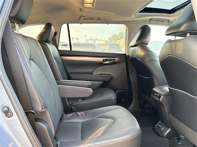 used 2021 Toyota Highlander car, priced at $35,650