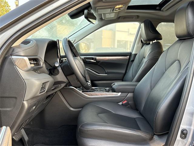 used 2021 Toyota Highlander car, priced at $35,650