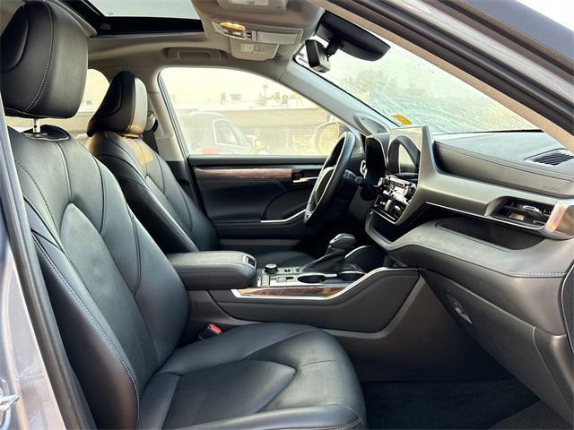 used 2021 Toyota Highlander car, priced at $35,650