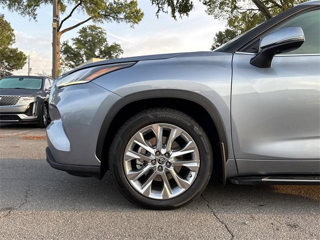 used 2021 Toyota Highlander car, priced at $35,650