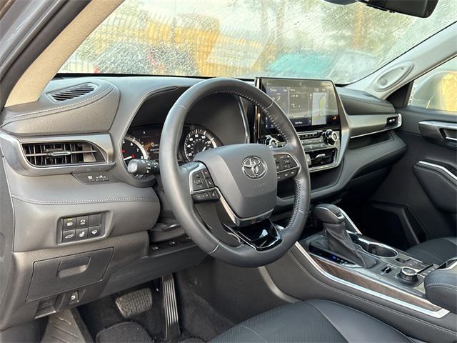 used 2021 Toyota Highlander car, priced at $35,650