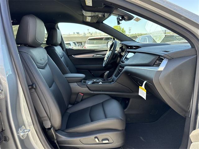 new 2025 Cadillac XT5 car, priced at $47,895