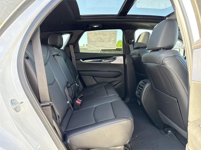 new 2025 Cadillac XT5 car, priced at $57,490