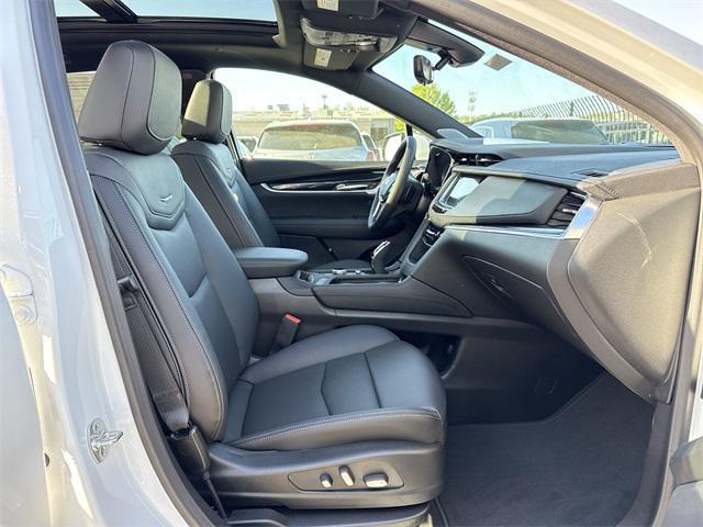 new 2025 Cadillac XT5 car, priced at $57,490